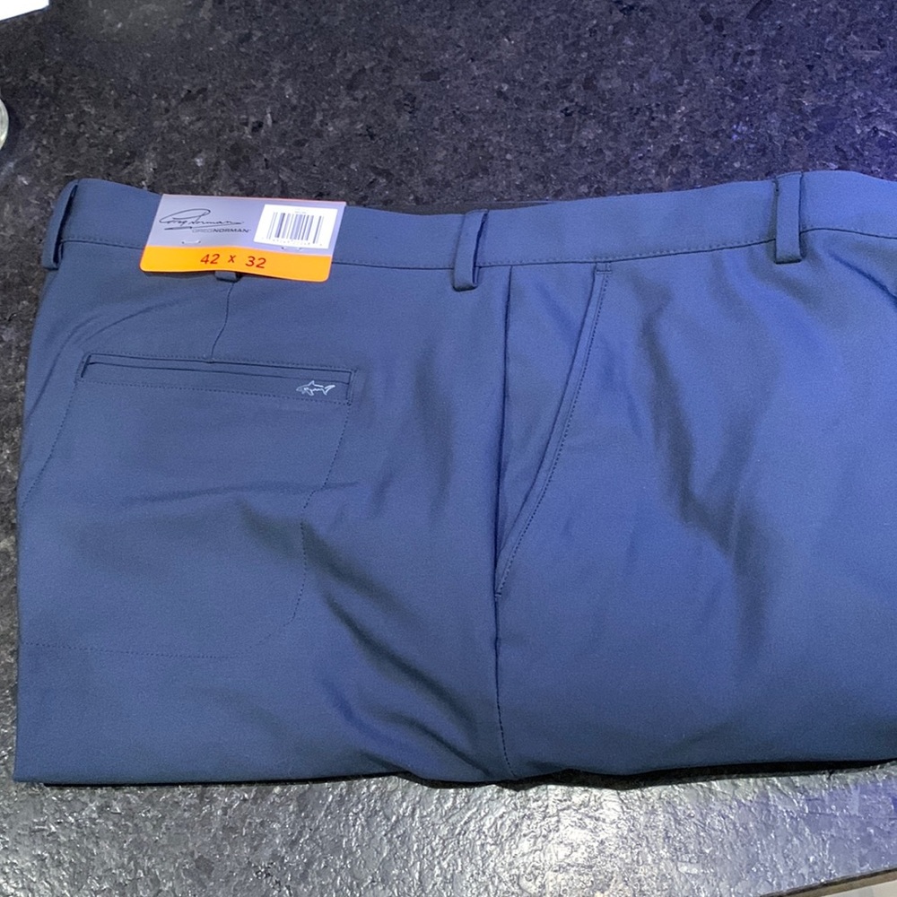 Brand new Greg Norman lightweight Golf style pant in 42x32
